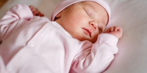 Genova: neonata lasciata nella culla per la vita. Affidata, non abbandonata