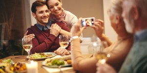 Come ho stabilito dei confini con genitori e suoceri dopo il mio matrimonio