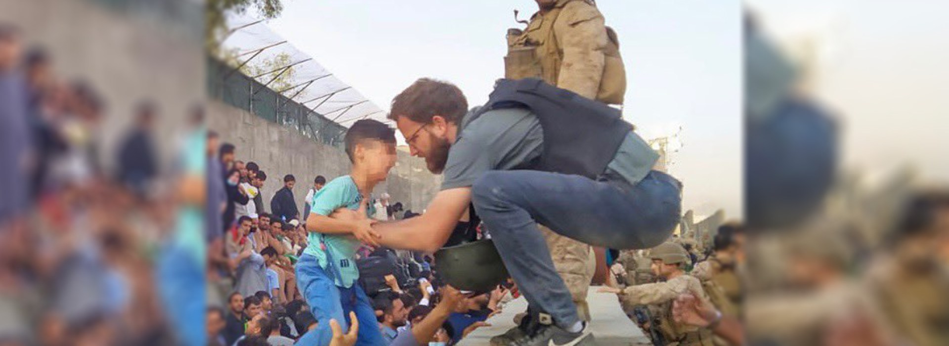Italian-consul-in-Kabul-Tommaso-Claudi-rescues-a-child.jpg