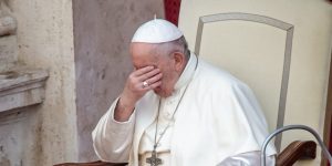 Dolore troppo forte, il Papa non andrà a Firenze, né celebrerà le Ceneri