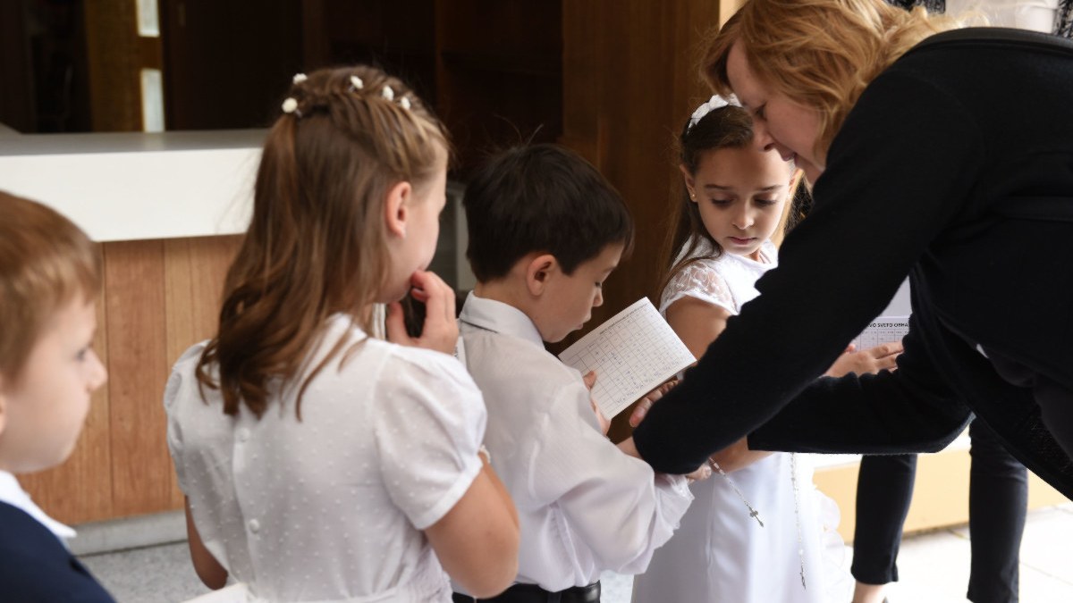 COMMUNION