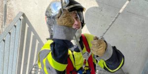 Il sacerdote 30enne che è anche pompiere volontario