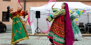 Non siamo il nero del burqa: la protesta a colori delle donne afghane