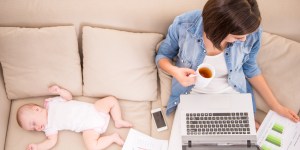 Cosa può accadere in un mondo in cui si oppone la maternità alla libertà?