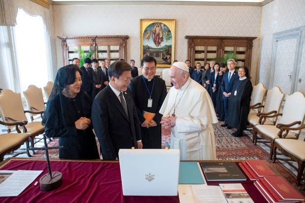 ope Francis and South Korea's President Moon Jae-in, and his wife Kim Jung-sook