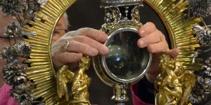 Dove è conservato il sangue delle stimmate di San Francesco?