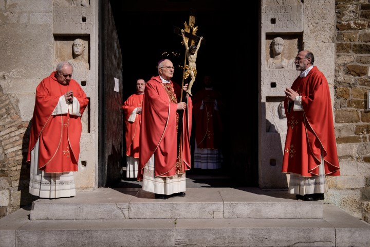 The-bishop-of-Trieste-Giampaolo-Crepaldi-075_landi-notitle200410_np34w.jpg
