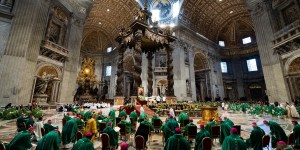 Il Papa apre il Sinodo: non è una convention ecclesiale ma un evento di grazia