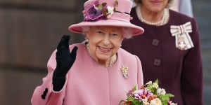 Elisabetta II sul letto di morte? Abdica o no?