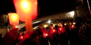 La curiosa processione degli “incappucciati di rosso” a Roma (FOTO)