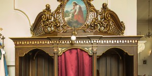 I casi di abusi aumentano la pressione per violare il segreto della Confessione