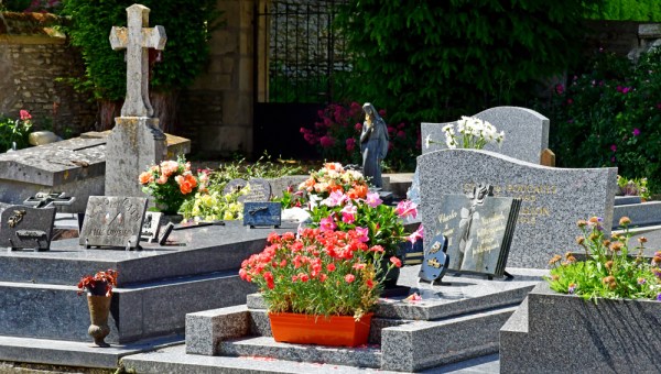 cimetière en France, tombes