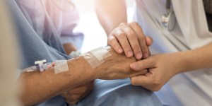 Malata di Sla rinuncia all’eutanasia e festeggia 34 anni di matrimonio 