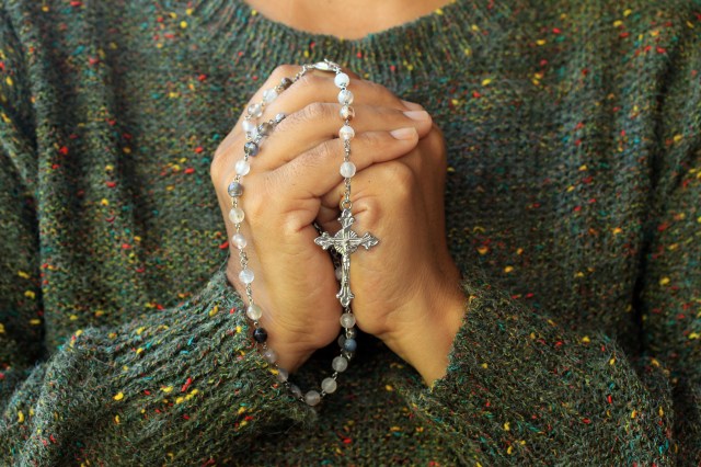 Invitate un santo a recitare il Rosario con voi!