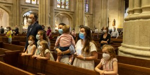 Covid, in chiesa si rispettano le regole perché sono “un atto d’amore”