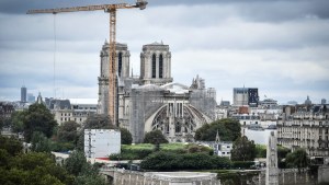 NOTRE-DAME-DE-PARIS-000_9LD6UE.jpg