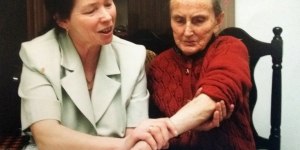 Nata ad Auschwitz e nascosta in uno sgabello: “Ho succhiato la paura insieme al latte di mia madre”