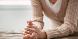 Divorziati, hanno scelto di restare fedeli al coniuge assente