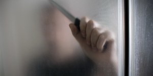 Sassuolo, uccide i figli di 2 e 5 anni, la moglie e la suocera. Poi si uccide