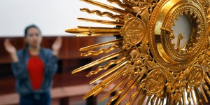 Dieci spunti di adorazione eucaristica per cominciare l’anno