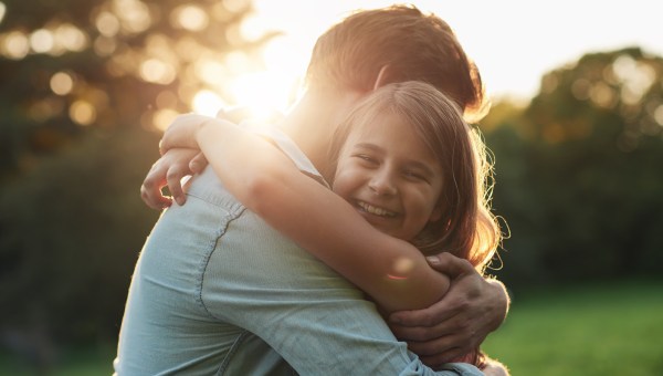 FATHER, HUG, DAUGHTER