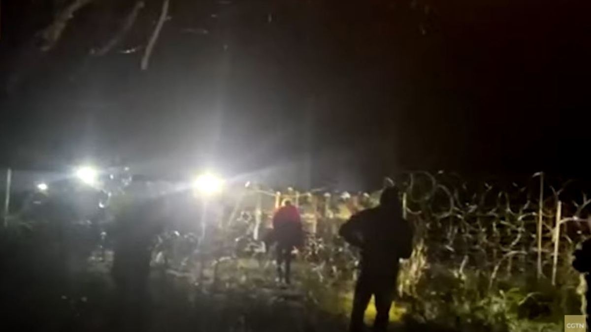 web3-video-mamma-bambino-soldati-polonia-bielorussia.jpg