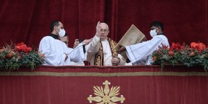 Papa Francesco scrive una lettera alle coppie di tutto il mondo