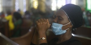 Assalto ai cristiani in Nigeria: tre sacerdoti rapiti, decine di omicidi  