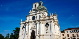 Vicenza, esorcismo in chiesa a una ragazza che ha assalito il confessore