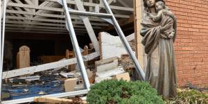 Una statua della Madonna intatta dopo i tornado negli Stati Uniti: un miracolo?