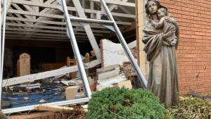 Imagem de Nossa Senhora intacta após tornado