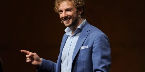 Alessandro D&#8217;Avenia sul Battesimo: &#8220;è la vita stessa di Dio che viene data all&#8217;uomo&#8221;
