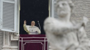 Papież Franciszek w oknie