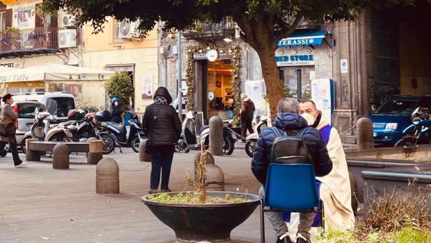 confessione in strada a napoli