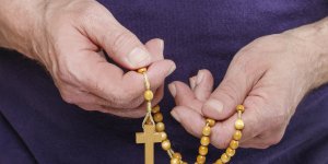 Perchè il rosario è un’arma così potente per sconfiggere il demonio? 