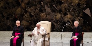 Francesco: tanti criticano la Chiesa, sappiamo amarla così com&#8217;è