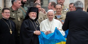 Complicato, non impossibile il Papa in Ucraina. Ma il Vaticano frena