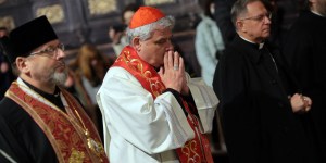 Il cardinale che ha fatto piangere i soldati in Ucraina con un dono del Papa