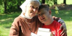 Suor Małgorzata, la “madre Teresa polacca”, in campo per i rifugiati ucraini 