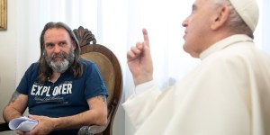In convivenza col Papa, dietro le quinte dell’intervista coi poveri 