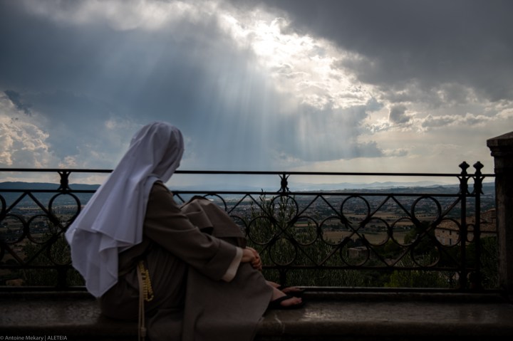 NUN-OUTDOOR-Pray-Antoine-Mekary-ALETEIA