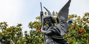 Francia: la Giustizia fa ritirare un&#8217;immagine di San Michele