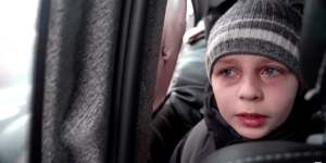 Il pianto lacerante di un bambino ucraino