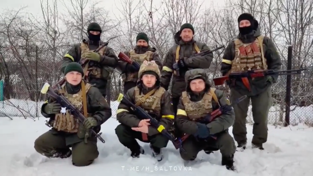 Ukraińscy żołnierze składają życzenia z okazji Dnia Kobiet