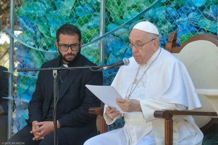 Pope-Francis-visit-to-the-John-XXIII-Peace-Lab-voluntary-organisation