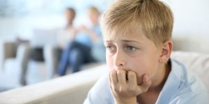 I genitori iperprotettivi ostacolano la maturazione emotiva dei figli