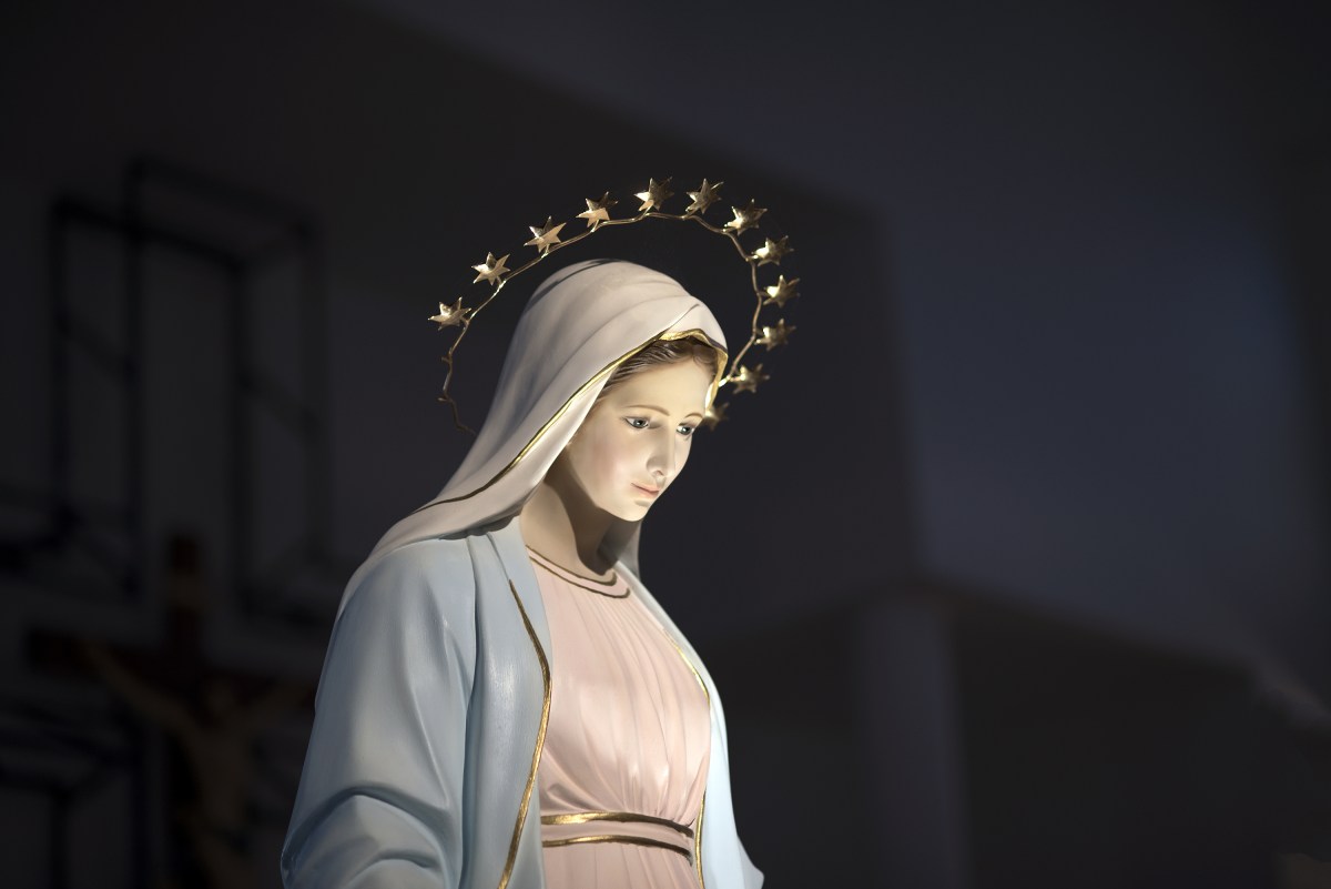 Statue-of-the-Virgin-Mary