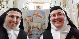 Le monache di clausura che contagiano le reti sociali di allegria