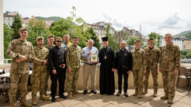 American Pilgrims Assemble Prayer Kits for Ukrainian Soldiers
