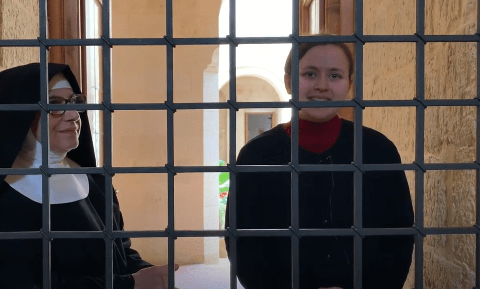 Differenza Tra Suora E Monaca Una suora e una monaca sono la stessa cosa? La risposta potrebbe